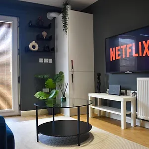 https://stylish-peckham-apartment-10-seconds-from-station.brighton-hotels-england.com